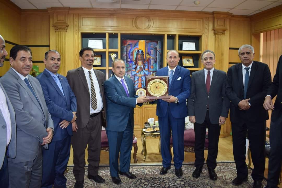 وزير التعليم العالي يزور المنصورة ويناقش مع رئاستها حل مشاكل الطلاب اليمنيين، والتنسيق لتعاون أكبر.
